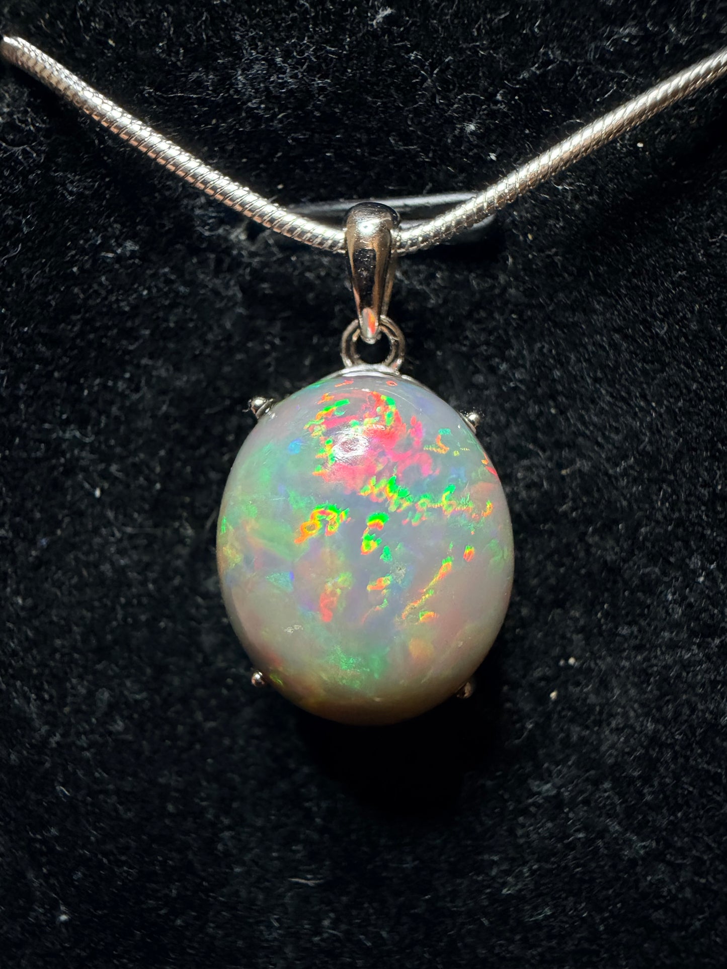 9 carat Ethiopian opal pendant and necklace