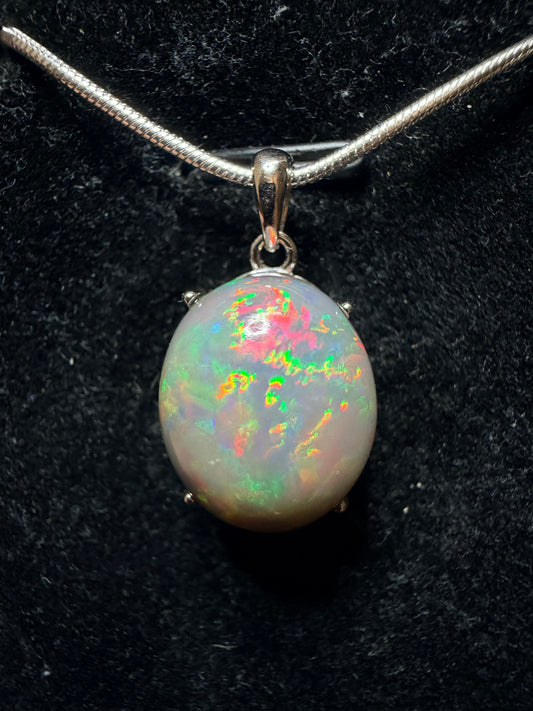 9 carat Ethiopian opal pendant and necklace