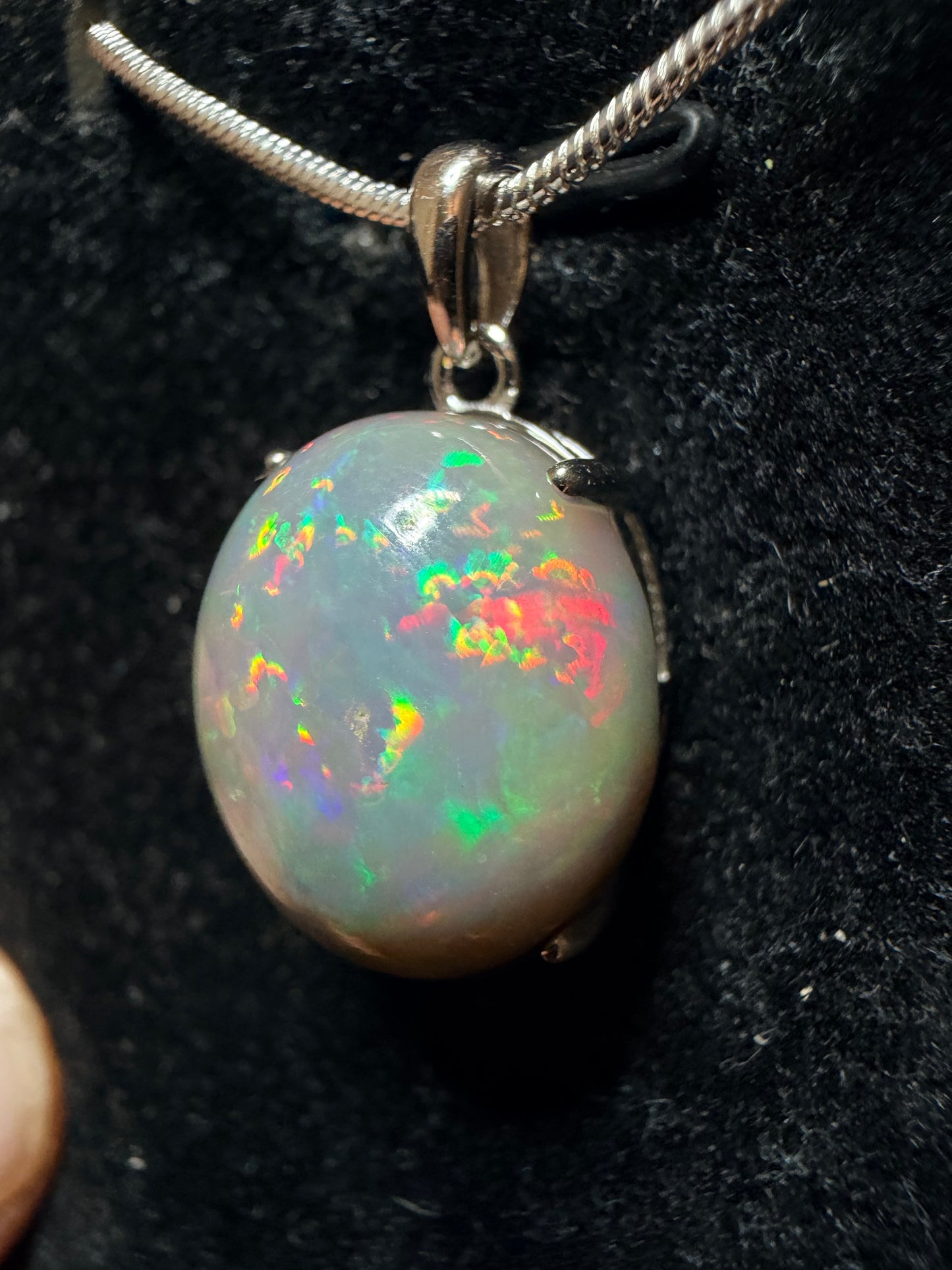 9 carat Ethiopian opal pendant and necklace