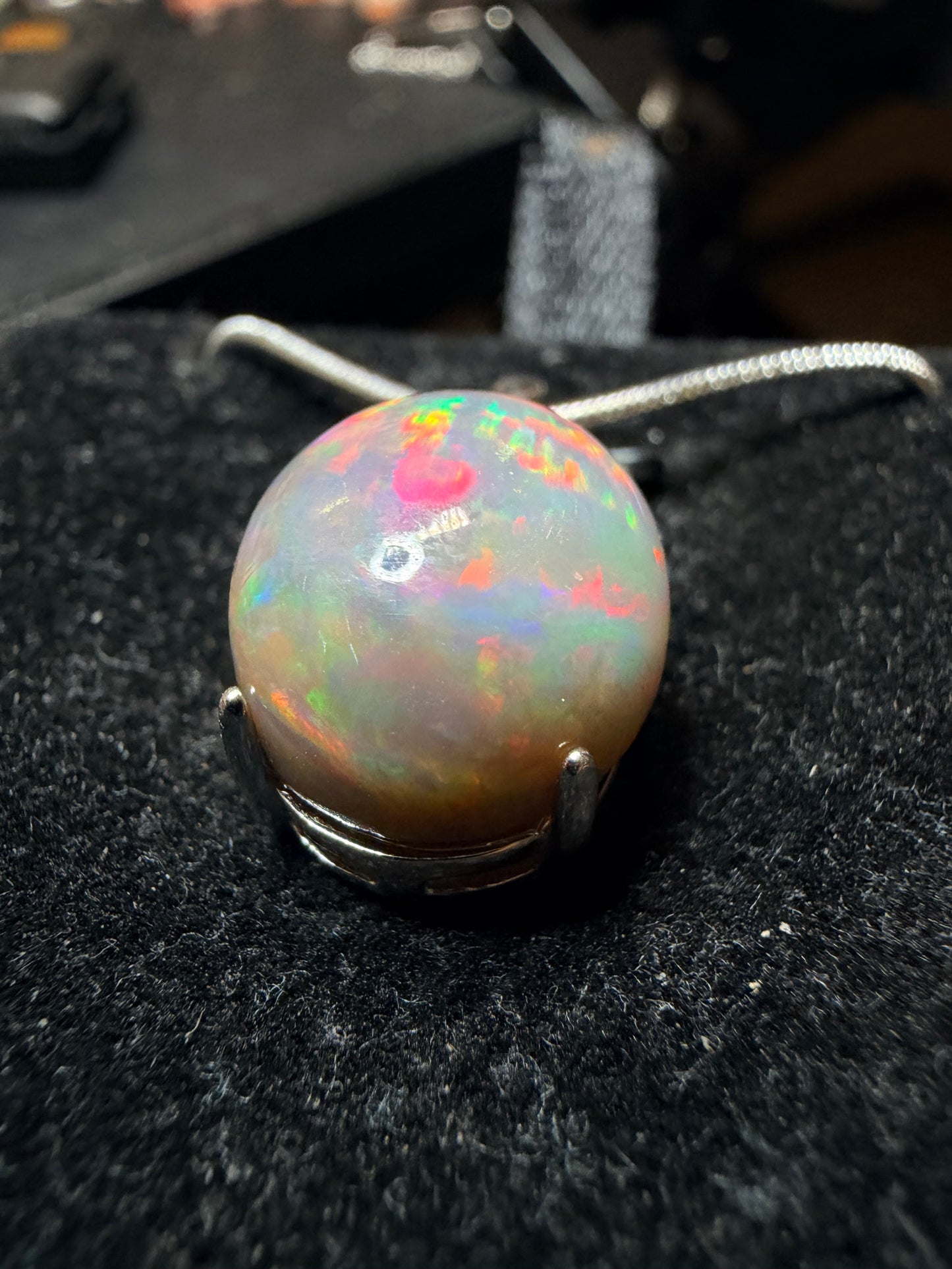 9 carat Ethiopian opal pendant and necklace