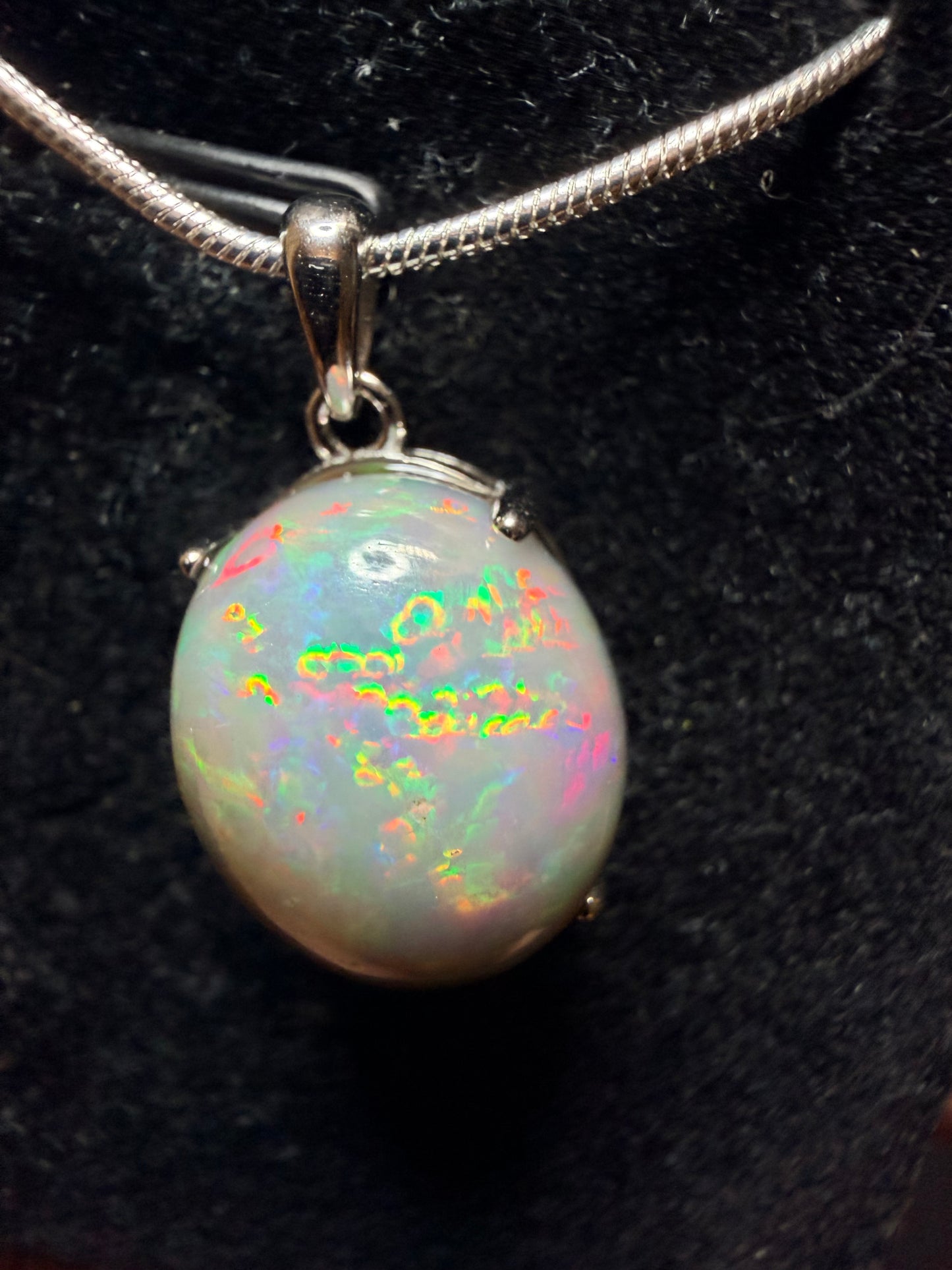 9 carat Ethiopian opal pendant and necklace