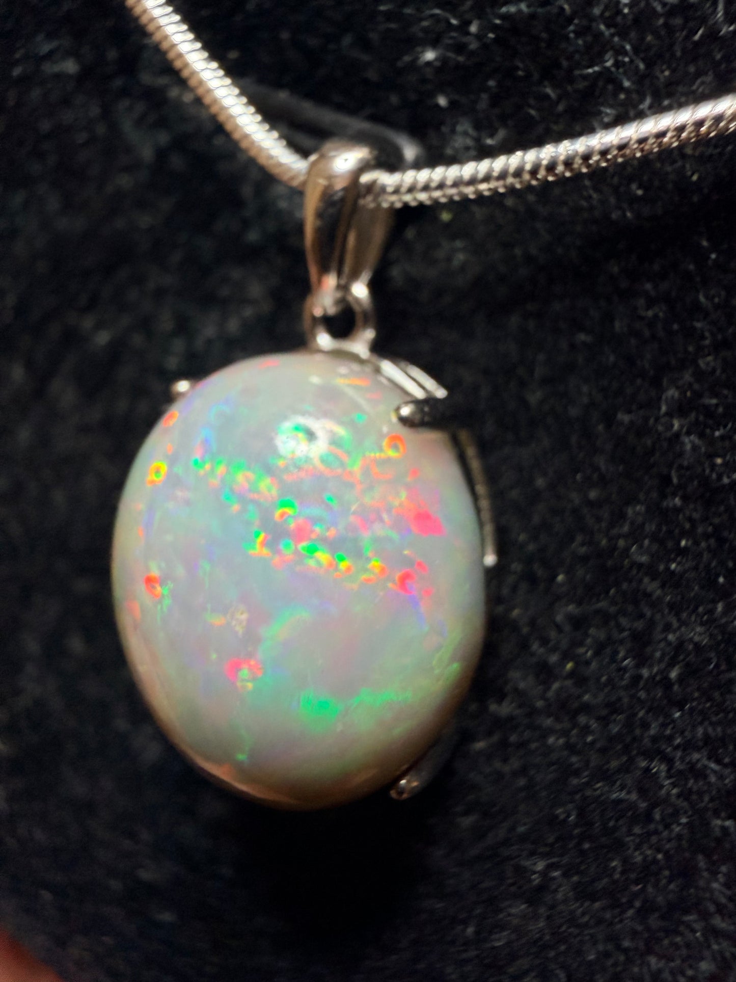 9 carat Ethiopian opal pendant and necklace